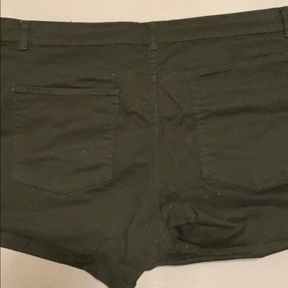 H&M Black Shorts - Picture 4 of 4
